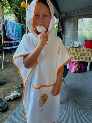 Jedna fotka z dovolené… ☀️ A pokud vás ta vaše teprve čeká, nezapomeňte si přibalit naše pončo. K objednání na...