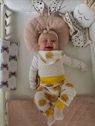 Naše oblíbené tepláčky rostou spolu s dětmi 🌿 Mají v pase i u kotníků široké náplety, které se dají jednoduše ohrnout –...